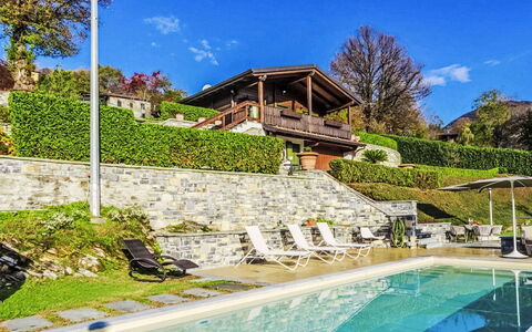 Il Poggio del Castagno: Schwimmbad, Haus, Resort, Garten, Eco Hotel, Estate, Hütte, Landscaping, Villa