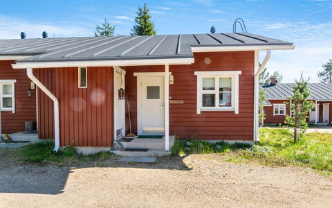 Urupää C 13: Fenster, Haus, Zuhause, Dach, Hütte, Wohngebiet, Abstellgleis, Tür, Grundstueck, Menschliche Siedlung