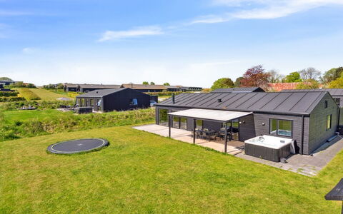 Jul - 300M from the Sea: Blau, Strauch, Hütte, Ground, Garten, Estate, Schatten, Landscaping, Bauernhaus, Eco Hotel