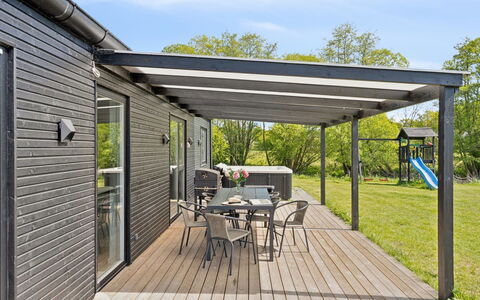Jul - 300M from the Sea: Blau, Strauch, Hütte, Ground, Garten, Estate, Schatten, Landscaping, Bauernhaus, Eco Hotel