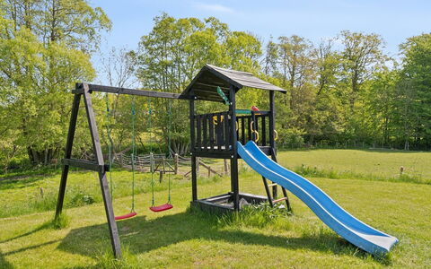 Jul - 300M from the Sea: Blau, Strauch, Hütte, Ground, Garten, Estate, Schatten, Landscaping, Bauernhaus, Eco Hotel