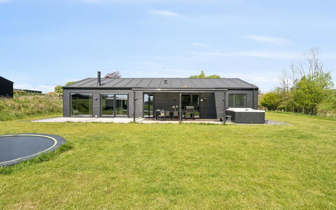 Jul - 300M from the Sea: Blau, Strauch, Hütte, Ground, Garten, Estate, Schatten, Landscaping, Bauernhaus, Eco Hotel