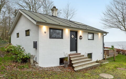 Lika - 25M to the Fjord: Wohngebiet, Dach, Vorort, Auffahrt, Estate, Kamin
