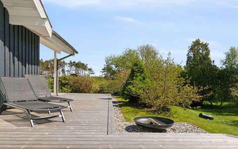Harald - 300M from the Sea: Decke, Flooring, Interior Design, Fussboden, Verbundwerkstoff, Möbel, Resort, Hotel, Design, Daylighting