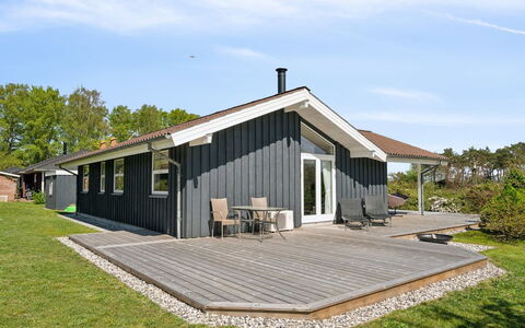 Harald - 300M from the Sea: Decke, Flooring, Interior Design, Fussboden, Verbundwerkstoff, Möbel, Resort, Hotel, Design, Daylighting