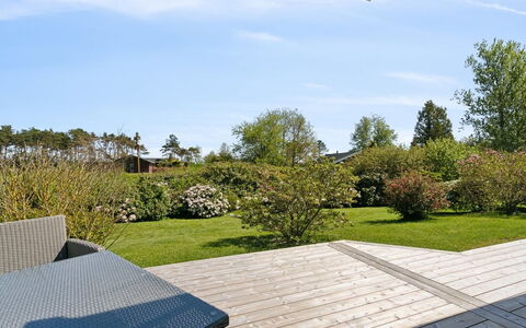 Harald - 300M from the Sea: Decke, Flooring, Interior Design, Fussboden, Verbundwerkstoff, Möbel, Resort, Hotel, Design, Daylighting