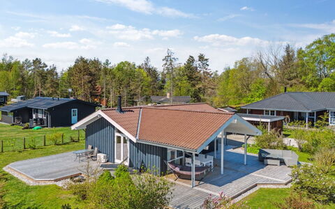 Harald - 300M from the Sea: Decke, Flooring, Interior Design, Fussboden, Verbundwerkstoff, Möbel, Resort, Hotel, Design, Daylighting