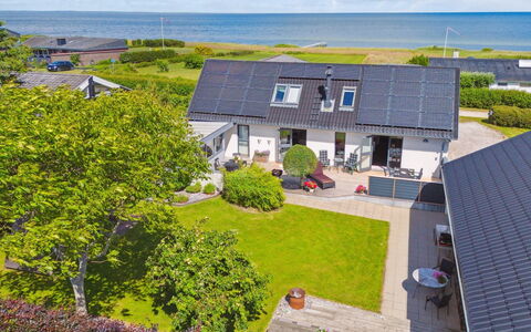 Alona - 90M from the Sea: Dach, Zuhause, Tür, Hütte, Schatten, Abstellgleis, Garten, Estate, Hinterhof