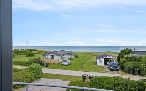 Alona - 90M from the Sea: Dach, Zuhause, Tür, Hütte, Schatten, Abstellgleis, Garten, Estate, Hinterhof