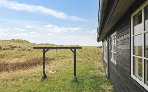 Merina - 150M from the Sea: Haus, Zuhause, Tür, Dach, Hütte, Estate, Garten, Schatten, Abstellgleis, Garten