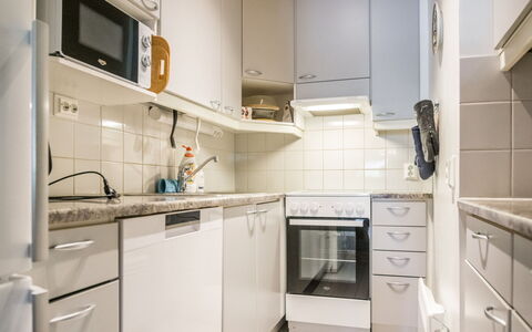 Soidinaukia a 11: Küchengerät, Küche, Major Appliance, Countertop, Interior Design, Cabinetry, Flooring, Haushaltsgerät, Sinken, Fussboden