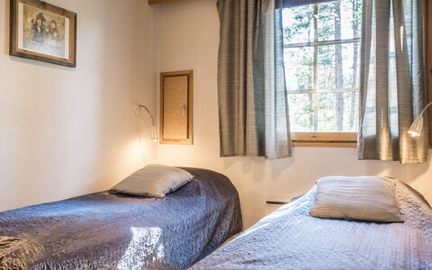 Soidinaukia a 11: Bett, Schlafzimmer, Bettdecke, Bedding, Decke, Interior Design, Fussboden, Linens, Möbel, Zimmer