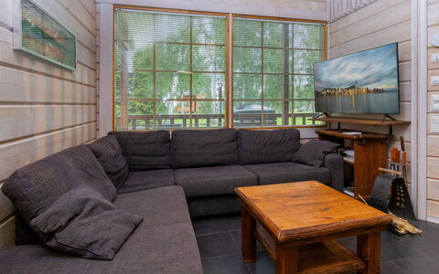 Anttoora 3: Holz, Flooring, Möbel, Interior Design, Decke, Fussboden, Couch, Zuhause, Zimmer, Wohnzimmer