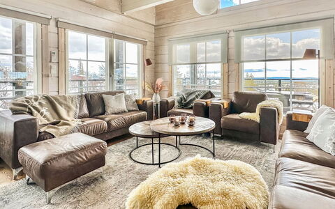 Kontiokota: Holz, Couch, Wohnzimmer, Holzboden, Decke, Hartholz, Holz, Schlafsofa, Dekokissen