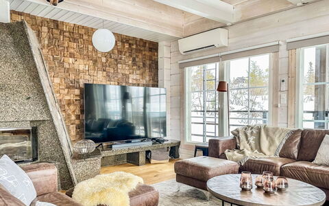 Kontiokota: Möbel, Couch, Interior Design, Flooring, Wohnzimmer, Holz, Fussboden, Decke, Beleuchtung, Zimmer