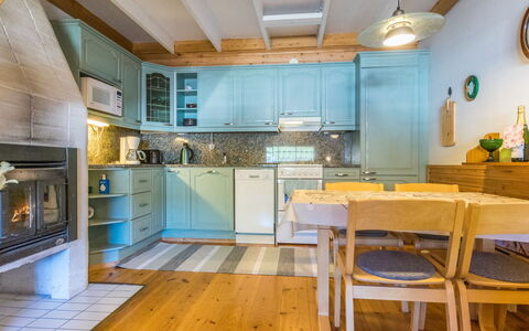 Teerenpesue G 60: Küche, Interior Design, Flooring, Möbel, Countertop, Fussboden, Holz, Cabinetry, Decke, Zimmer