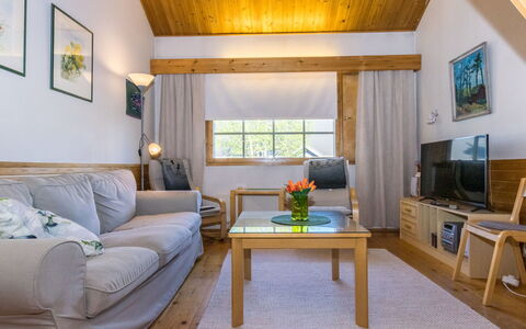 Teerenpesue G 60: Möbel, Interior Design, Flooring, Holz, Decke, Couch, Fussboden, Zimmer, Wohnzimmer, Beleuchtung