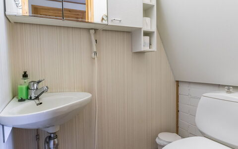 Teerenpesue G 60: Bad Sink, Armatur, Wand, Sinken, Badezimmer, Holz, Flooring, Fussboden, Interior Design, Zapfhahn