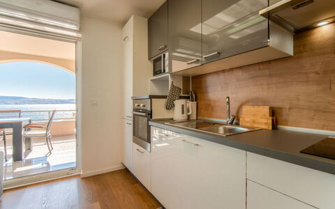 Karlobag 180: Interior Design, Flooring, Fussboden, Major Appliance, Wohnung, Countertop, Küche, Zimmer, Spüle, Cabinetry