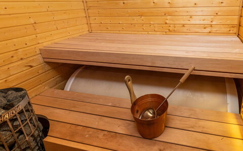 Ukko 14: Sauna, Flooring, Holz, Fussboden, Holzbeize, Hartholz, Holzboden, Planke, Lack, Fliese