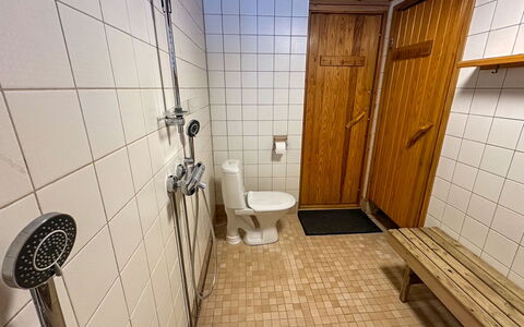 Kiilopalkinen: Holz, Flooring, Fussboden, Armatur, Installation, Verbundwerkstoff, Holzbeize, Fliese, Badezimmer, Hartholz
