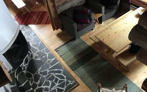 Kiilopalkinen: Holz, Flooring, Möbel, Fussboden, Holzboden, Stuhl, Wohnzimmer, Hartholz, Holzbeize, Laminatboden