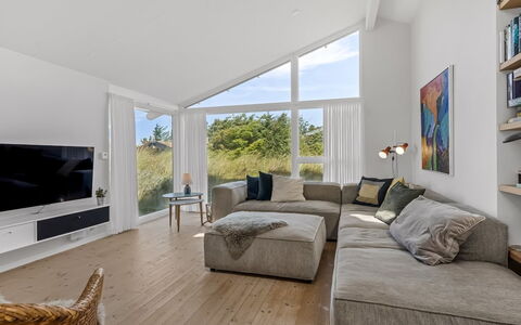 Annrike - 400M from the Sea: Couch, Interior Design, Möbel, Decke, Wohnzimmer, Flooring, Fussboden, Zuhause, Holzboden