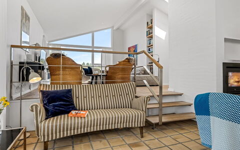 Annrike - 400M from the Sea: Möbel, Interior Design, Flooring, Couch, Fussboden, Wand, Holz, Wohnung, Wohnzimmer, Decke