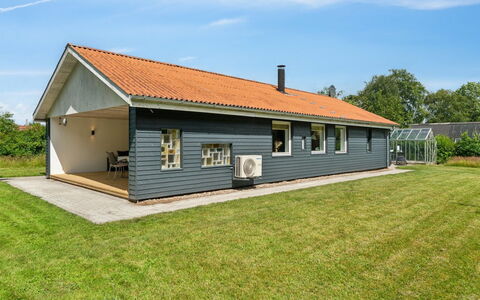 Geske - 3.2Km from the Sea: Holz, Dach, Die Architektur, Zuhause, Haus, Hütte, Abstellgleis, Hartholz, Steigung, Estate