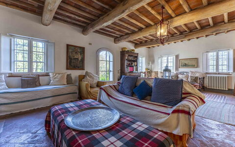 La Casa Dei Limoni, Camaiore, Pet Friendly, Wifi: Eigentum, Fenster, Möbel, Couch, Gebäude, Azurblau, Komfort, Holz, Interior Design, Flooring
