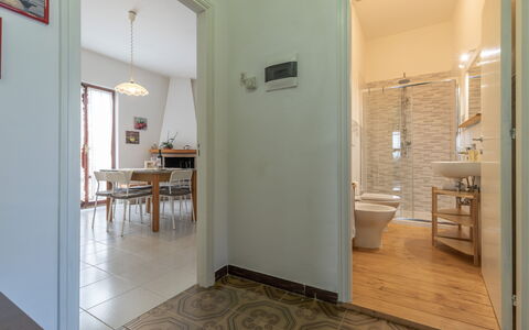 Il Colle Sul Mare Holiday Home: Eigentum, Interior Design, Holz, Flooring, Fussboden, Gebäude, Tür, Armatur, Komfort