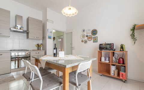 Il Colle Sul Mare Holiday Home: Tabelle, Möbel, Eigentum, Regal, Holz, Interior Design, Cabinetry, Stuhl, Regale, Fussboden