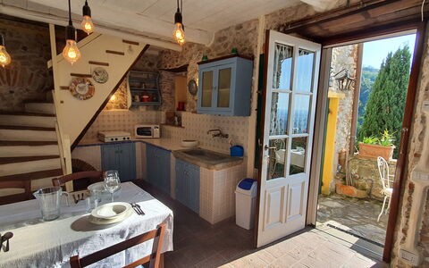 Borgo Bucatra Tramonto: Eigentum, Pflanze, Tabelle, Holz, Beleuchtung, Interior Design, Fenster, Fussboden, Stuhl, Wohnzimmer
