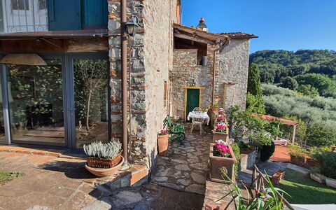 Borgo Bucatra Tramonto: Pflanze, Eigentum, Gebäude, Blumentopf, Himmel, Fenster, Zimmerpflanze, Wand, Freizeit, Wohngebiet