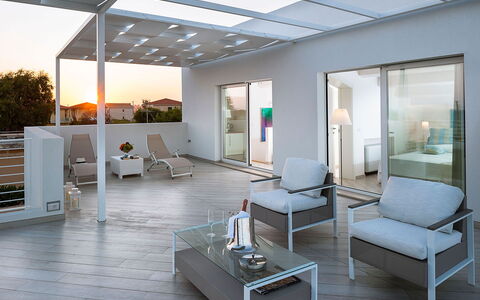 Casa Mareblu - Marina Di Modica, Sicilia: Möbel, Tabelle, Couch, Schatten, Beleuchtung, Wohnzimmer, Komfort, Interior Design, Flooring, Fussboden