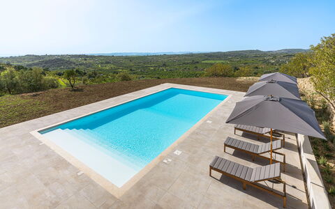 Casa Bianca - Noto, Sicilia: Himmel, Wasser, Eigentum, Schwimmbad, Gebäude, Pflanze, Azurblau, Gartenmöbel, Schatten, Baum