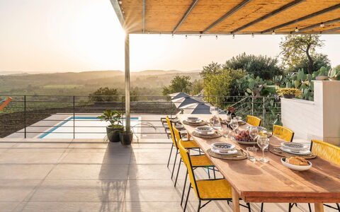 Casa Bianca - Noto, Sicilia: Tabelle, Pflanze, Himmel, Möbel, Gebäude, Blumentopf, Tisch Im Freien, Stuhl, Gartenmöbel, Geschirr