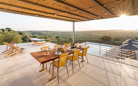 Casa Bianca - Noto, Sicilia: Tabelle, Möbel, Eigentum, Himmel, Pflanze, Holz, Schatten, Interior Design, Gartenmöbel, Tisch Im Freien