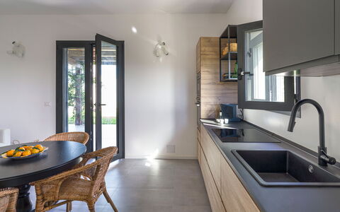 Casa Bianca - Noto, Sicilia: Spüle, Sinken, Zapfhahn, Eigentum, Cabinetry, Möbel, Countertop, Armatur, Tabelle, Küche