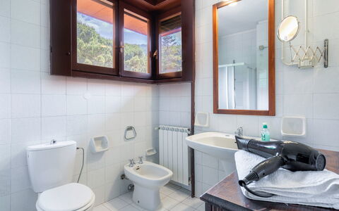 Tenuta De Paoli - Chianni, Pool, Wifi, Privacy, To: Spiegel, Armatur, Zapfhahn, Sinken, Eigentum, Bad Sink, Lila, Fenster, Interior Design, Badezimmer