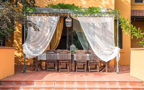 Tenuta De Paoli - Chianni, Pool, Wifi, Privacy, To: Eigentum, Möbel, Dekoration, Stuhl, Textil, Schatten, Interior Design, Holz, Tabelle, Pflanze