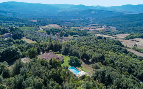 Villa Belvedere: Himmel, Pflanzengemeinschaft, Pflanze, Berg, Azurblau, Natürliche Landschaft, Baum, Hochland, Grundstueck, Wiese