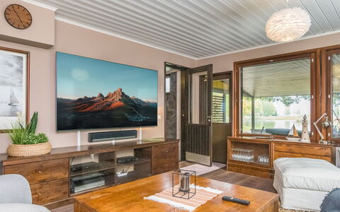 Kiviniemi: Möbel, Interior Design, Holz, Flooring, Decke, Couch, Fernsehen, Fussboden, Wohnzimmer, Zimmer