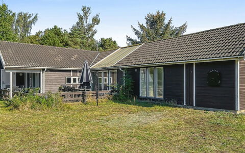 Fredrike - 500M from the Sea: Holz, Zuhause, Veranda, Deck, Hartholz, Dach, Holzbeize, Holzboden, Eco Hotel