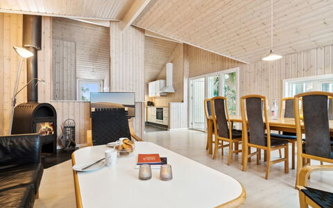 Fredrike - 500M from the Sea: Holz, Zuhause, Veranda, Deck, Hartholz, Dach, Holzbeize, Holzboden, Eco Hotel