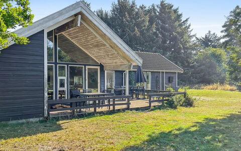 Fredrike - 500M from the Sea: Holz, Zuhause, Veranda, Deck, Hartholz, Dach, Holzbeize, Holzboden, Eco Hotel