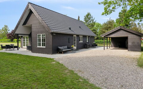 Emmalina - 1.3Km from the Sea: Haus, Zuhause, Tür, Dach, Hütte, Estate, Garten, Schatten, Abstellgleis, Garten