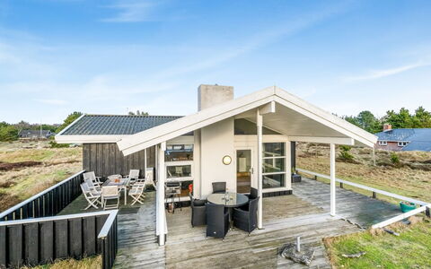 Josef - 950M from the Sea: Dach, Haus, Zuhause, Hütte, Tür, Abstellgleis, Deck, Veranda, Planke, Hartholz