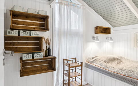 Pauliina - 500M from the Sea: Holz, Zuhause, Veranda, Deck, Hartholz, Dach, Holzbeize, Holzboden, Eco Hotel