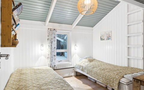 Pauliina - 500M from the Sea: Holz, Zuhause, Veranda, Deck, Hartholz, Dach, Holzbeize, Holzboden, Eco Hotel